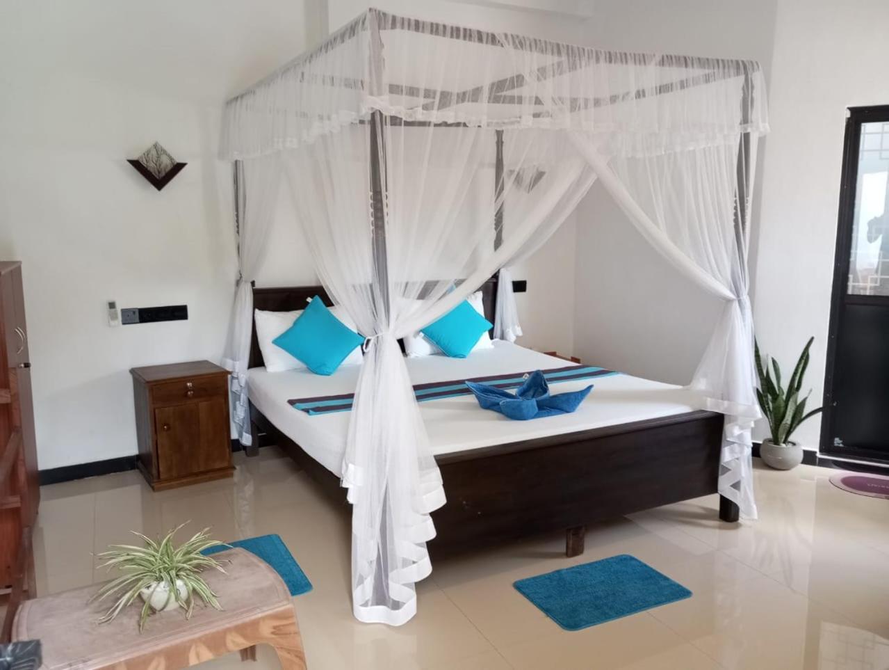 Bisandu Guesthouse Мірісса Екстер'єр фото