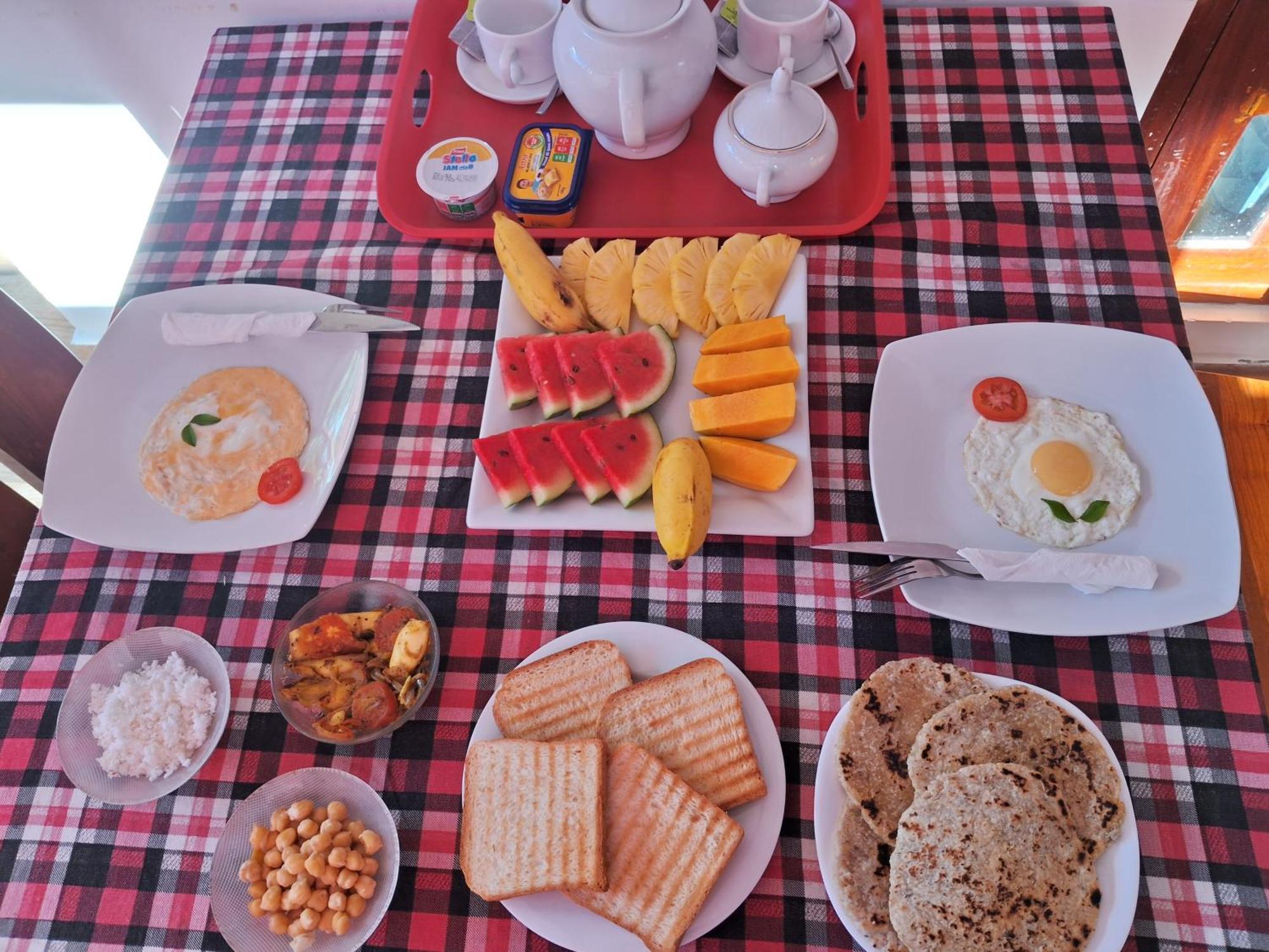 Bisandu Guesthouse Мірісса Екстер'єр фото